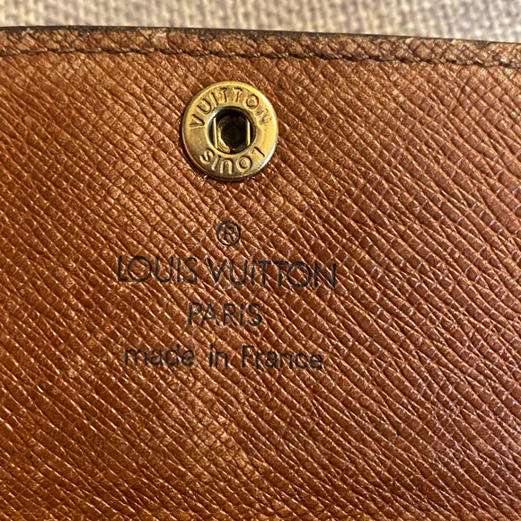 Authentic LV Key Holder - Picture 6 of 9